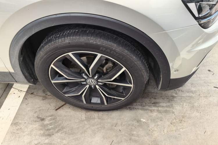 Used Volkswagen Tiguan L 2017 330TSI Automatic Two-Wheel Drive Flagship Edition Right Front Wheel Hub