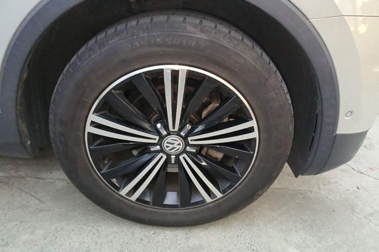 Used Volkswagen Tiguan L 2017 330TSI Automatic Two-Wheel Drive Flagship Edition Right Front Wheel Hub