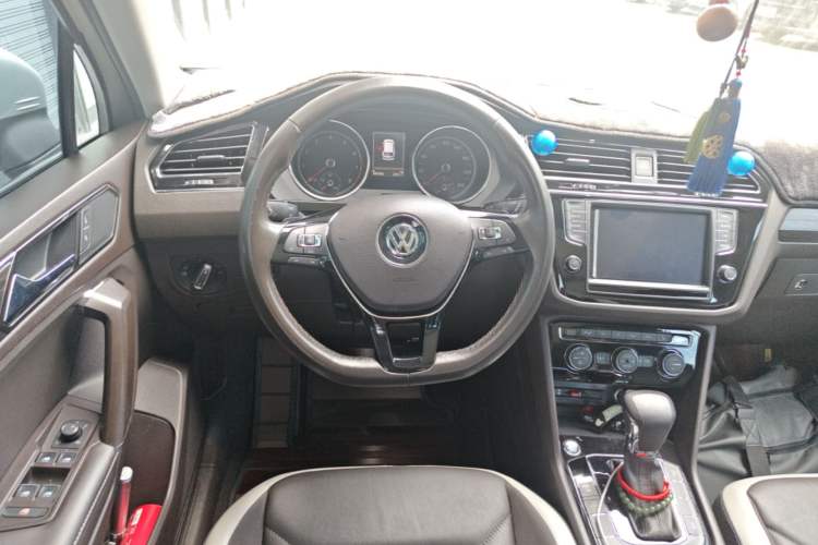 Used Volkswagen Tiguan L 2017 330TSI Automatic Two-Wheel Drive Luxury Edition Steering Wheel