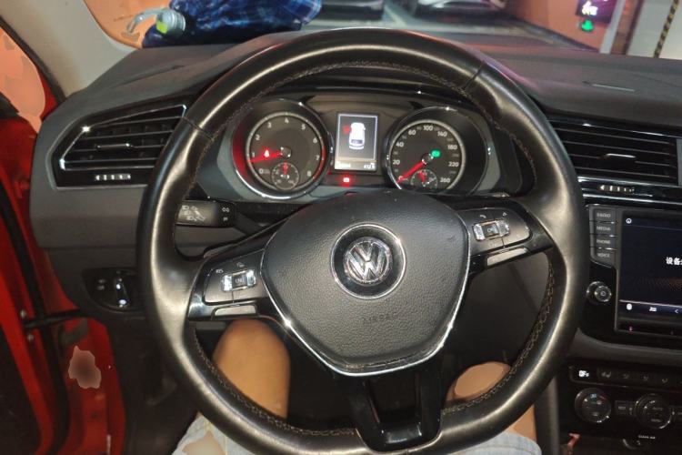 Used Volkswagen Tiguan L 2017 330TSI Automatic Two-Wheel Drive Flagship Edition Steering Wheel