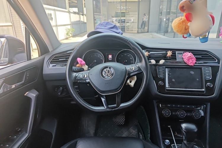 Used Volkswagen Tiguan L 2017 330TSI Automatic Two-Wheel Drive Luxury Edition Steering Wheel