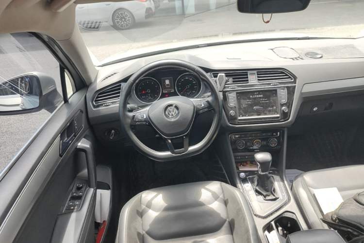 Used Volkswagen Tiguan L 2017 330TSI Automatic Two-Wheel Drive Luxury Edition Steering Wheel