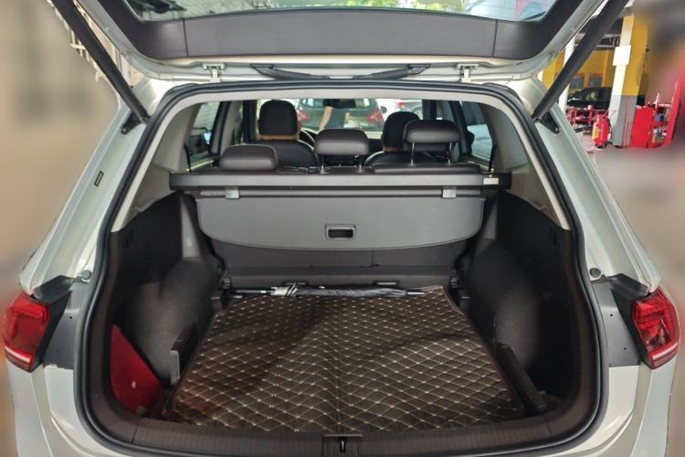 Used Volkswagen Tiguan L 2017 330TSI Automatic Two-Wheel Drive Flagship Edition Trunk