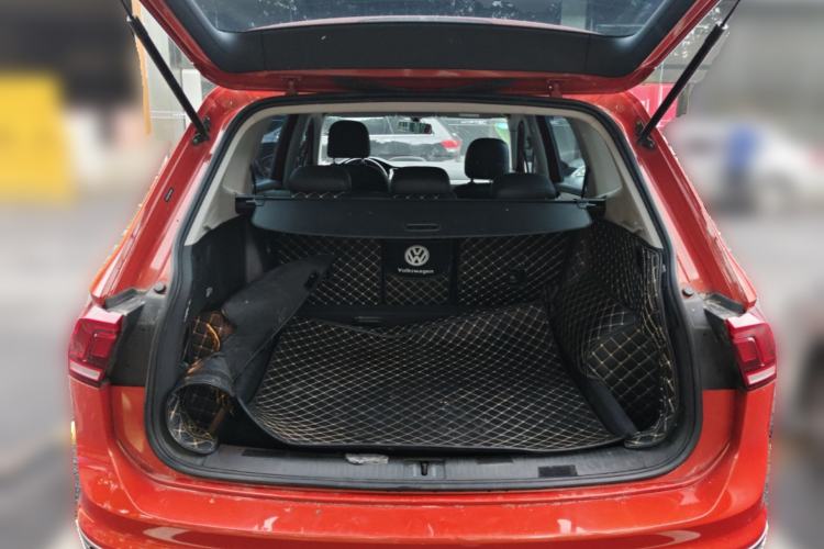 Used Volkswagen Tiguan L 2017 330TSI Automatic Two-Wheel Drive Comfort Edition Trunk