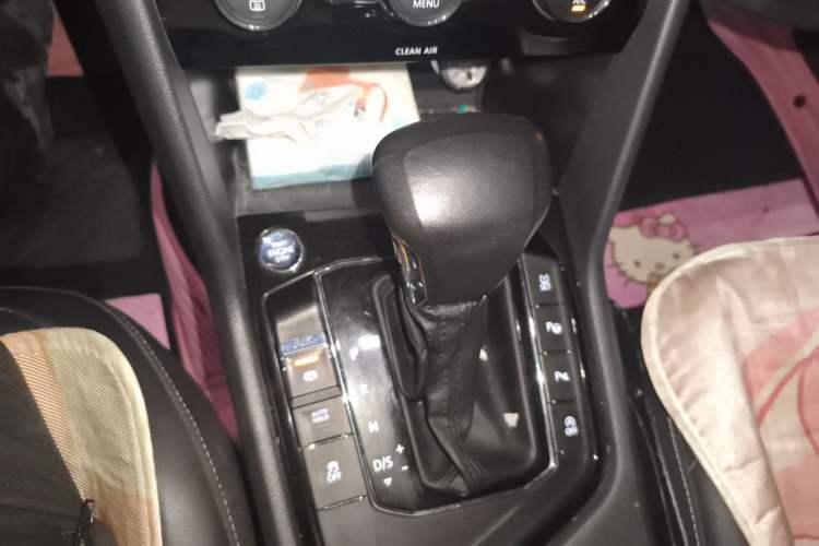 Used Volkswagen Tiguan L 2017 380TSI Automatic All-Wheel-Drive Luxury Edition Gear Lever