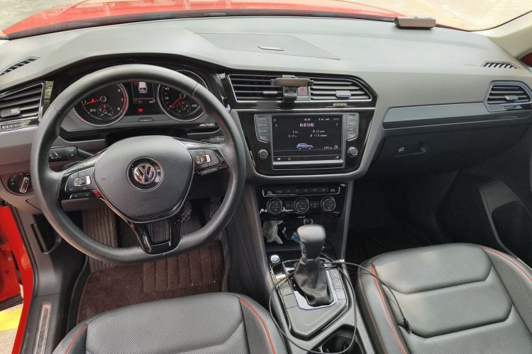Used Volkswagen Tiguan L 2017 330TSI Automatic Two-Wheel Drive Flagship Edition Center Console