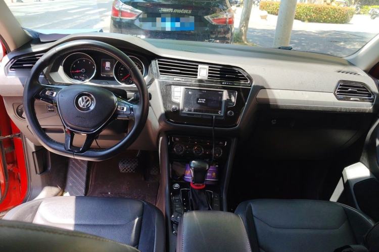 Used Volkswagen Tiguan L 2017 330TSI Automatic Two-Wheel Drive Comfort Edition Center Console