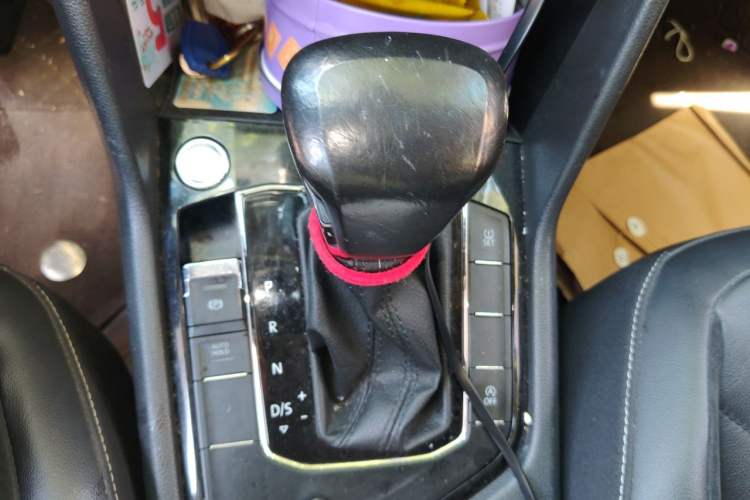 Used Volkswagen Tiguan L 2017 330TSI Automatic Two-Wheel Drive Comfort Edition Gear Lever