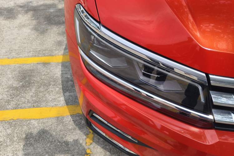 Used Volkswagen Tiguan L 2017 330TSI Automatic Two-Wheel Drive Flagship Edition Right Front Headlight