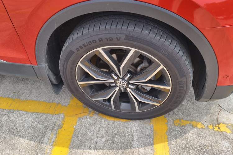 Used Volkswagen Tiguan L 2017 330TSI Automatic Two-Wheel Drive Flagship Edition Right Front Wheel Hub