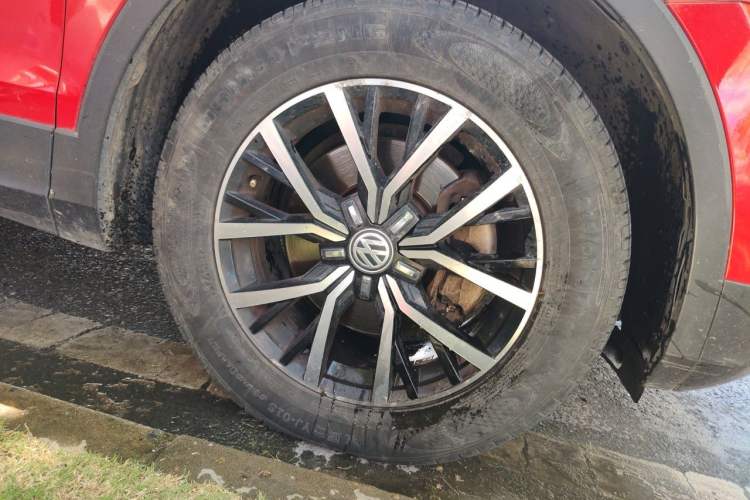 Used Volkswagen Tiguan L 2017 330TSI Automatic Two-Wheel Drive Comfort Edition Right Front Wheel Hub