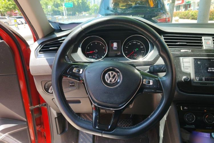 Used Volkswagen Tiguan L 2017 330TSI Automatic Two-Wheel Drive Comfort Edition Steering Wheel