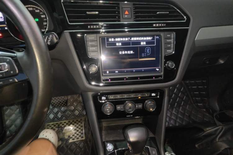 Used Volkswagen Tiguan L 2017 330TSI Automatic Two-Wheel Drive Luxury Edition Audio And AC Panel