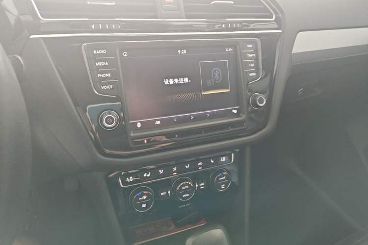 Used Volkswagen Tiguan L 2017 330TSI Automatic Two-Wheel Drive Luxury Edition Audio And AC Panel