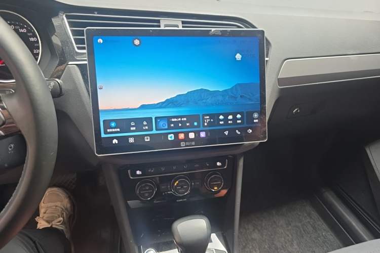Used Volkswagen Tiguan L 2017 330TSI Automatic Two-Wheel Drive Luxury Edition Audio And AC Panel