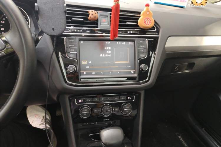 Used Volkswagen Tiguan L 2017 330TSI Automatic Two-Wheel Drive Flagship Edition Audio And AC Panel