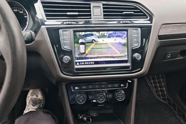 Used Volkswagen Tiguan L 2017 330TSI Automatic Two-Wheel Drive Flagship Edition Audio And AC Panel