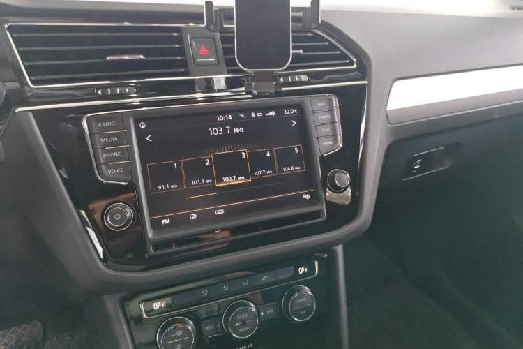 Used Volkswagen Tiguan L 2017 330TSI Automatic Two-Wheel Drive Comfort Edition Audio And AC Panel