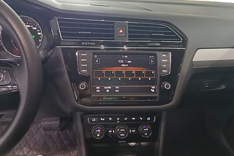 Used Volkswagen Tiguan L 2017 330TSI Automatic Two-Wheel Drive Flagship Edition Audio And AC Panel