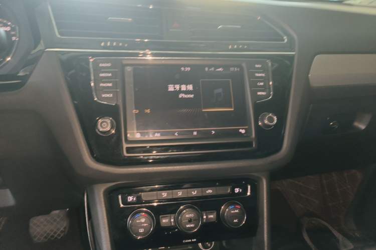 Used Volkswagen Tiguan L 2017 330TSI Automatic Two-Wheel Drive Comfort Edition Audio And AC Panel
