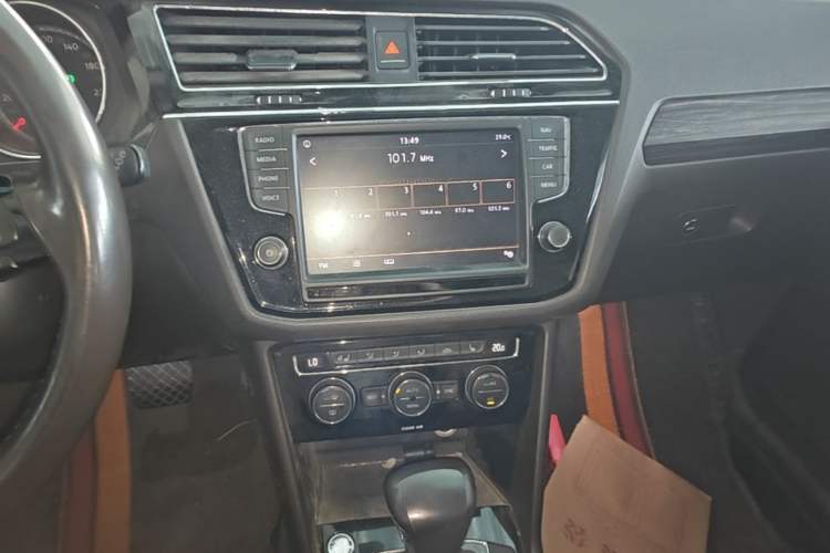 Used Volkswagen Tiguan L 2017 330TSI Automatic Two-Wheel Drive Luxury Edition Audio And AC Panel