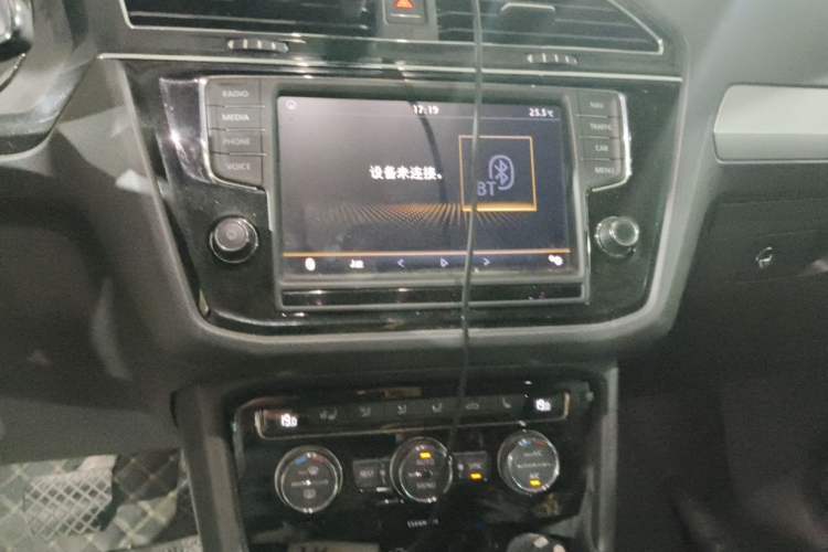 Used Volkswagen Tiguan L 2017 330TSI Automatic Two-Wheel Drive Luxury Edition Audio And AC Panel