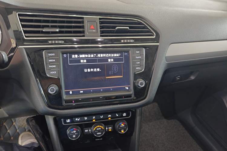 Used Volkswagen Tiguan L 2017 330TSI Automatic Two-Wheel Drive Luxury Edition Audio And AC Panel