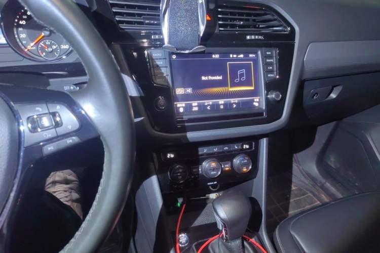 Used Volkswagen Tiguan L 2017 330TSI Automatic Two-Wheel Drive Luxury Edition Audio And AC Panel