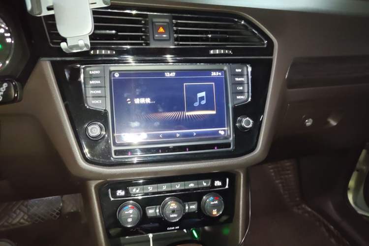 Used Volkswagen Tiguan L 2017 330TSI Automatic Two-Wheel Drive Luxury Edition Audio And AC Panel