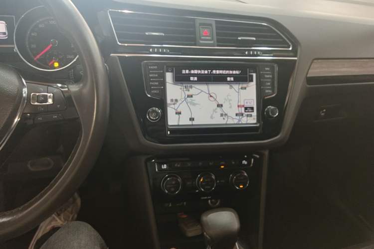 Used Volkswagen Tiguan L 2017 330TSI Automatic Two-Wheel Drive Flagship Edition Audio And AC Panel