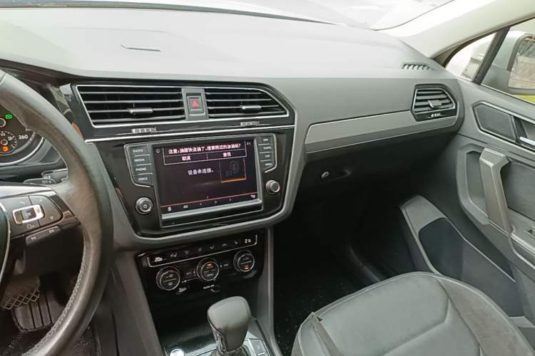 Used Volkswagen Tiguan L 2017 330TSI Automatic Two-Wheel Drive Luxury Edition Audio And AC Panel