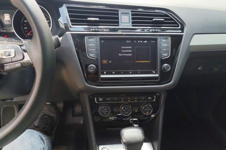 Used Volkswagen Tiguan L 2017 330TSI Automatic Two-Wheel Drive Luxury Edition Audio And AC Panel