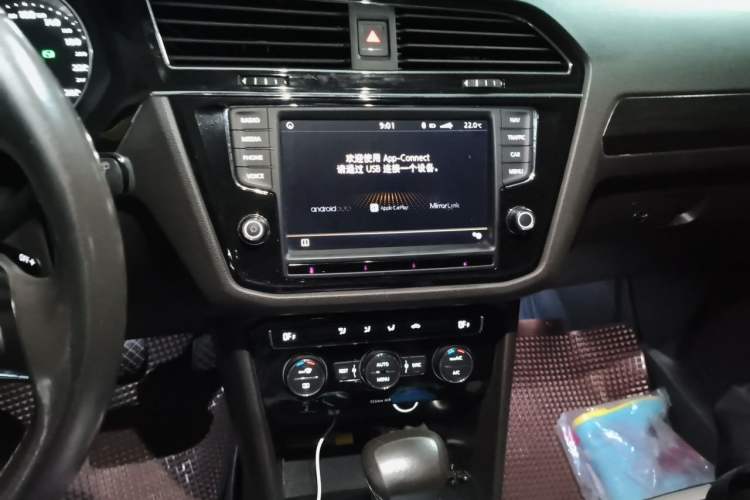 Used Volkswagen Tiguan L 2017 330TSI Automatic Two-Wheel Drive Comfort Edition Audio And AC Panel