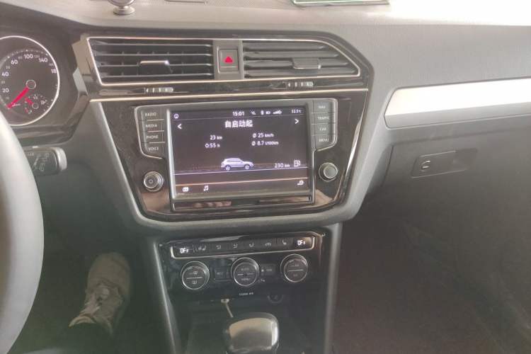 Used Volkswagen Tiguan L 2017 330TSI Automatic Two-Wheel Drive Luxury Edition Audio And AC Panel