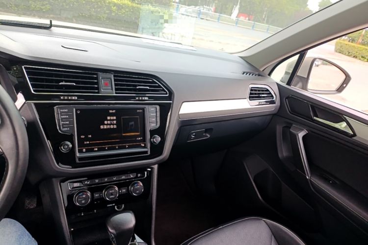 Used Volkswagen Tiguan L 2017 330TSI Automatic Two-Wheel Drive Flagship Edition Audio And AC Panel