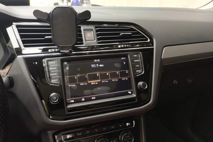 Used Volkswagen Tiguan L 2017 330TSI Automatic Two-Wheel Drive Luxury Edition Audio And AC Panel