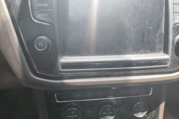 Used Volkswagen Tiguan L 2017 330TSI Automatic Two-Wheel Drive Luxury Edition Audio And AC Panel