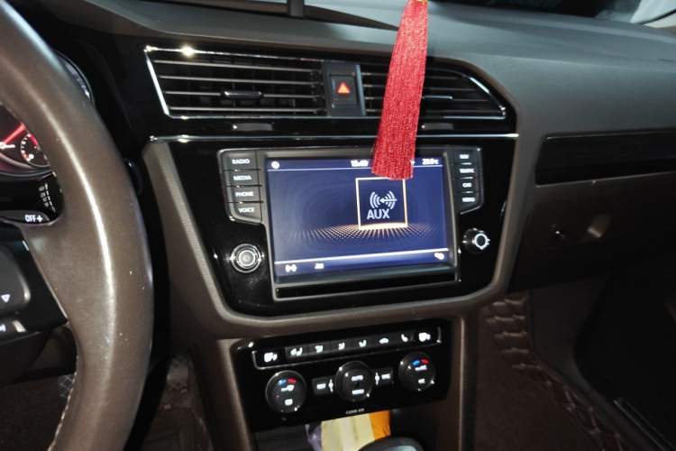 Used Volkswagen Tiguan L 2017 330TSI Automatic Two-Wheel Drive Flagship Edition Audio And AC Panel