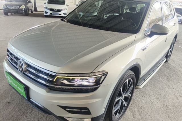 Volkswagen Tiguan L 2017 380TSI Automatic All-Wheel-Drive Flagship Edition مستعملة