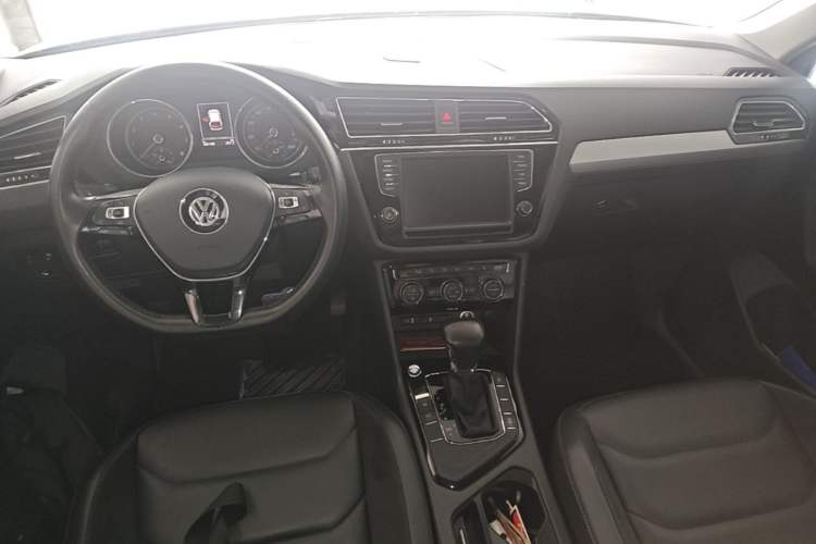 Used Volkswagen Tiguan L 2017 330TSI Automatic Two-Wheel Drive Luxury Edition Center Console