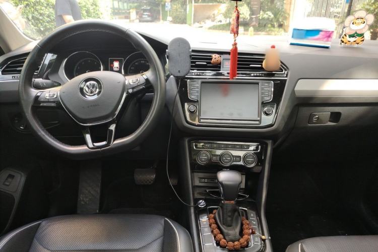 Used Volkswagen Tiguan L 2017 330TSI Automatic Two-Wheel Drive Flagship Edition Center Console