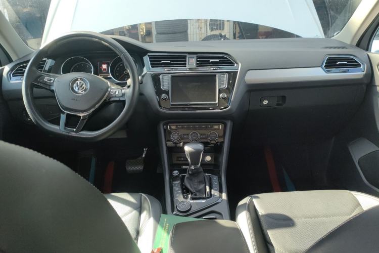 Used Volkswagen Tiguan L 2017 380TSI Automatic All-Wheel-Drive Flagship Edition Center Console