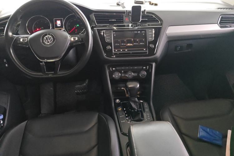 Used Volkswagen Tiguan L 2017 330TSI Automatic Two-Wheel Drive Comfort Edition Center Console