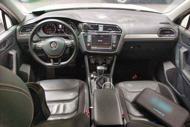 Used Volkswagen Tiguan L 2017 330TSI Automatic Two-Wheel Drive Luxury Edition Center Console