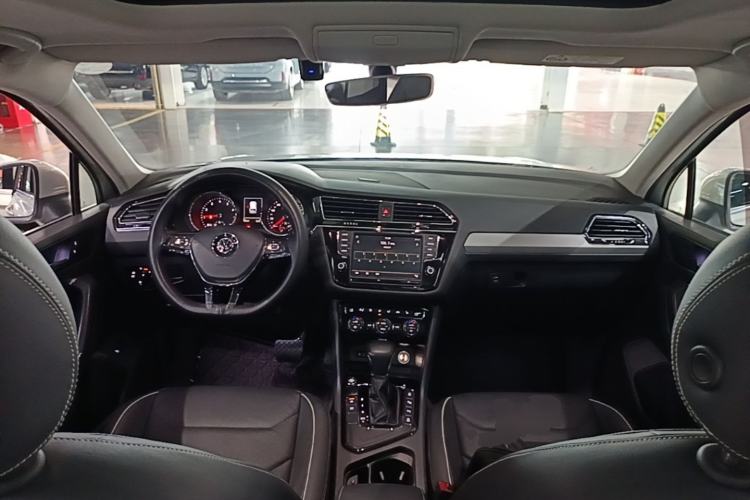 Used Volkswagen Tiguan L 2017 330TSI Automatic Two-Wheel Drive Flagship Edition Center Console