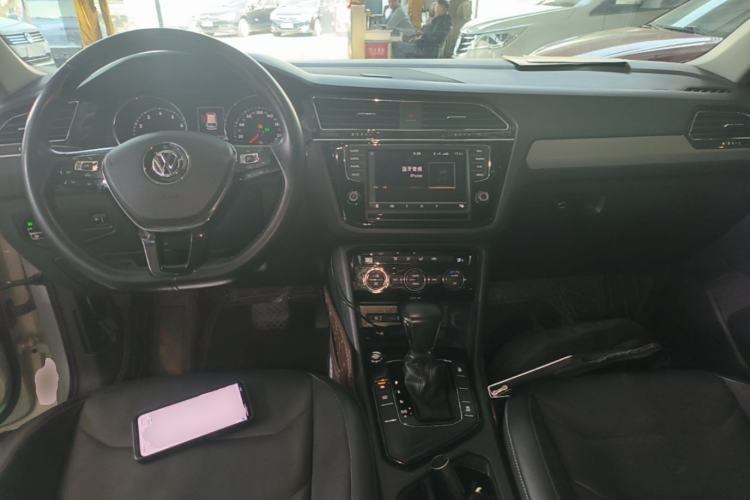 Used Volkswagen Tiguan L 2017 330TSI Automatic Two-Wheel Drive Comfort Edition Center Console