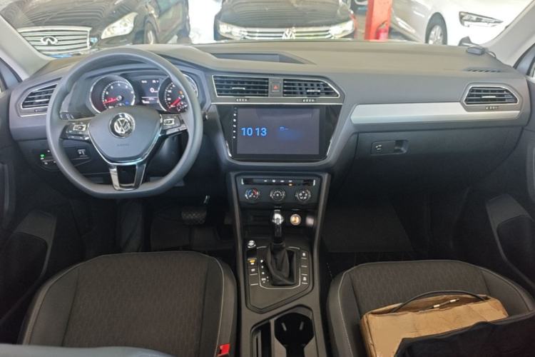 Used Volkswagen Tiguan L 2017 330TSI Automatic Two-Wheel Drive Luxury Edition Center Console