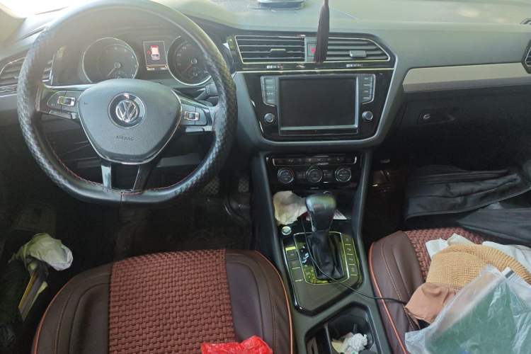 Used Volkswagen Tiguan L 2017 330TSI Automatic Two-Wheel Drive Flagship Edition Center Console