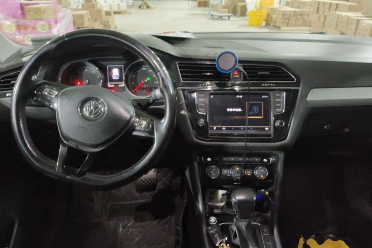 Used Volkswagen Tiguan L 2017 330TSI Automatic Two-Wheel Drive Luxury Edition Center Console