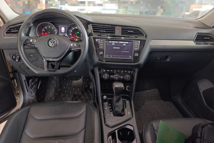 Used Volkswagen Tiguan L 2017 330TSI Automatic Two-Wheel Drive Luxury Edition Center Console